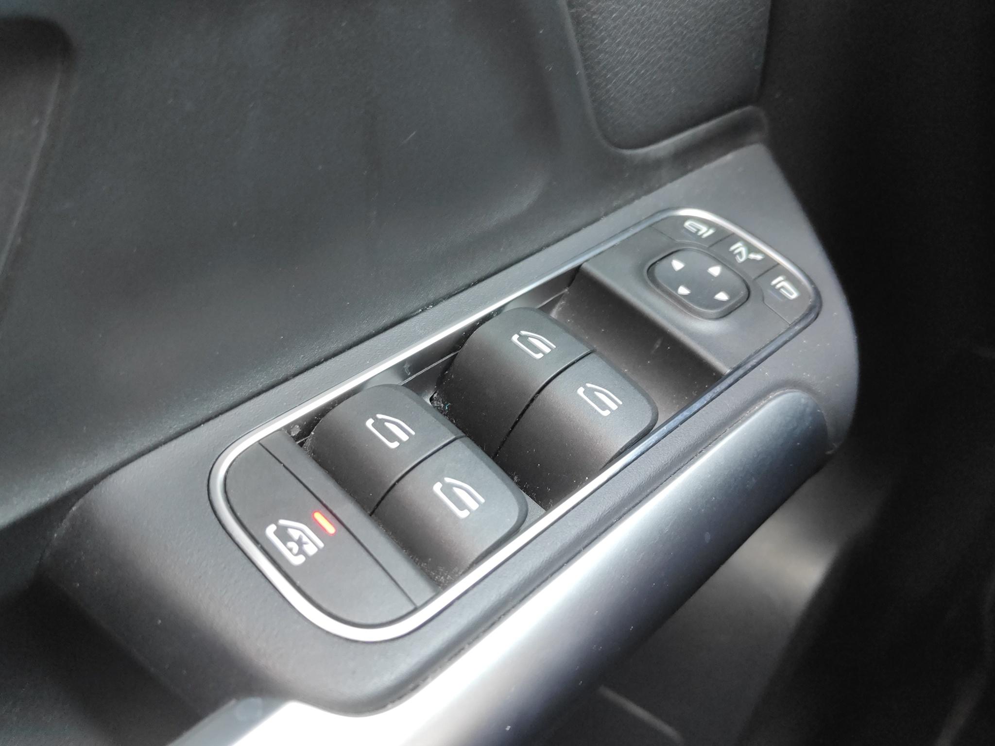 Mercedes-Benz EQA 300 4MATIC 67 kWh Progressive / Luxury Line