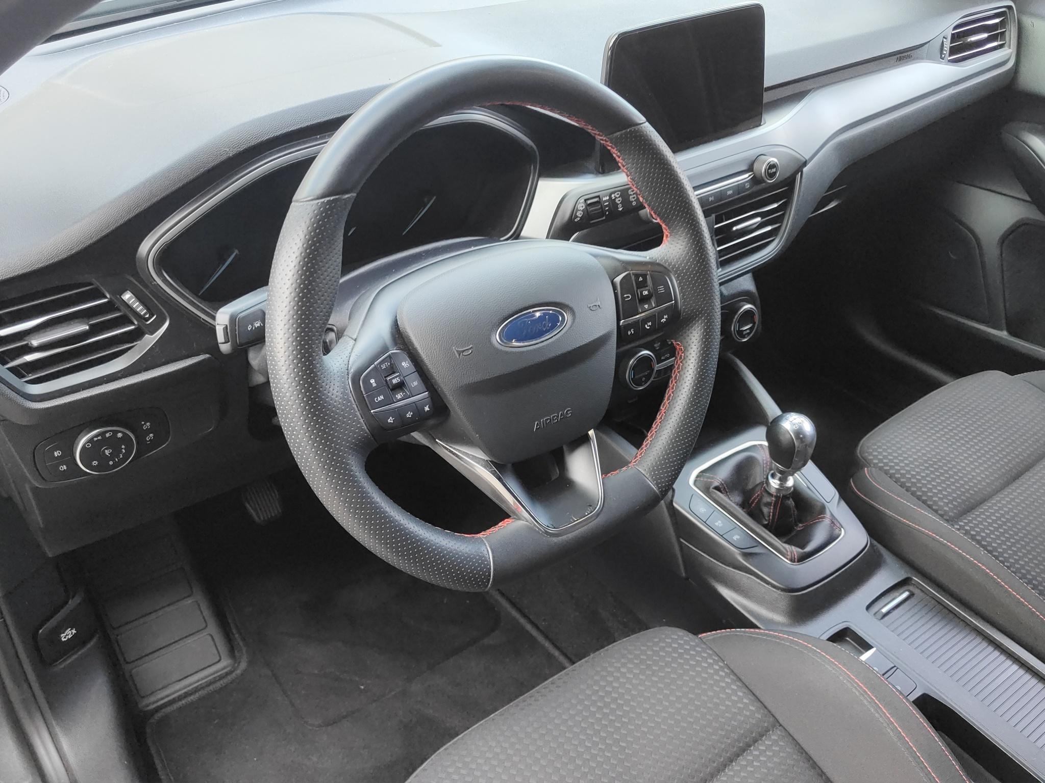 Ford Focus Wagon 1.0 EcoBoost Hybrid ST Line