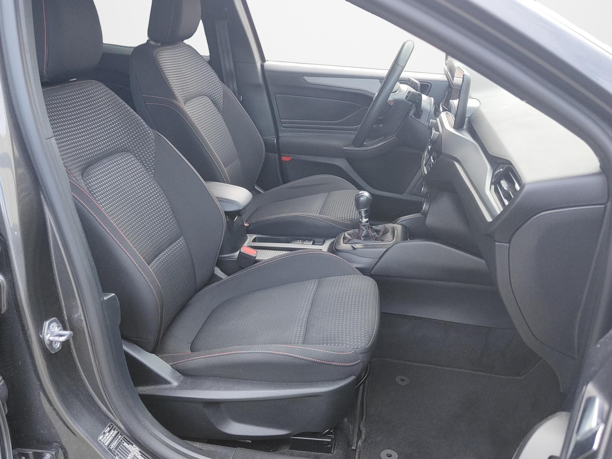Ford Focus Wagon 1.0 EcoBoost Hybrid ST Line